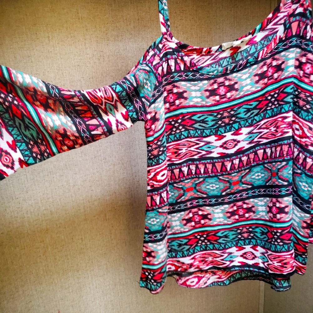 Cold shoulder top!